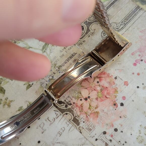 Vintage Watches Gitano MOP Dial Roman Numeral Gold Stretch Band Quartz Watch - Picture 10 of 10